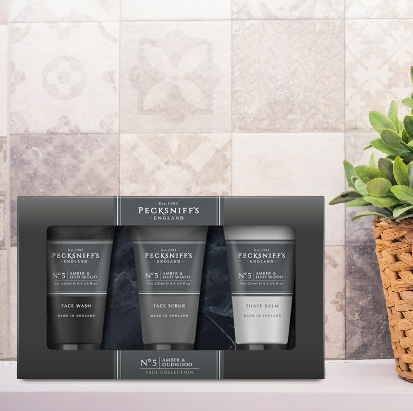 Pecksniff’s Men’s Trio Collection – Amber & Oud Wood – Face Wash, Face Scrub & Shave Balm Gift Set, 3 x 75ml